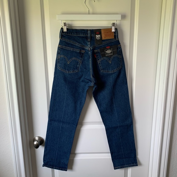 Levi’s 501 cropped jean in Charleston Pressed - Picture 9 of 10